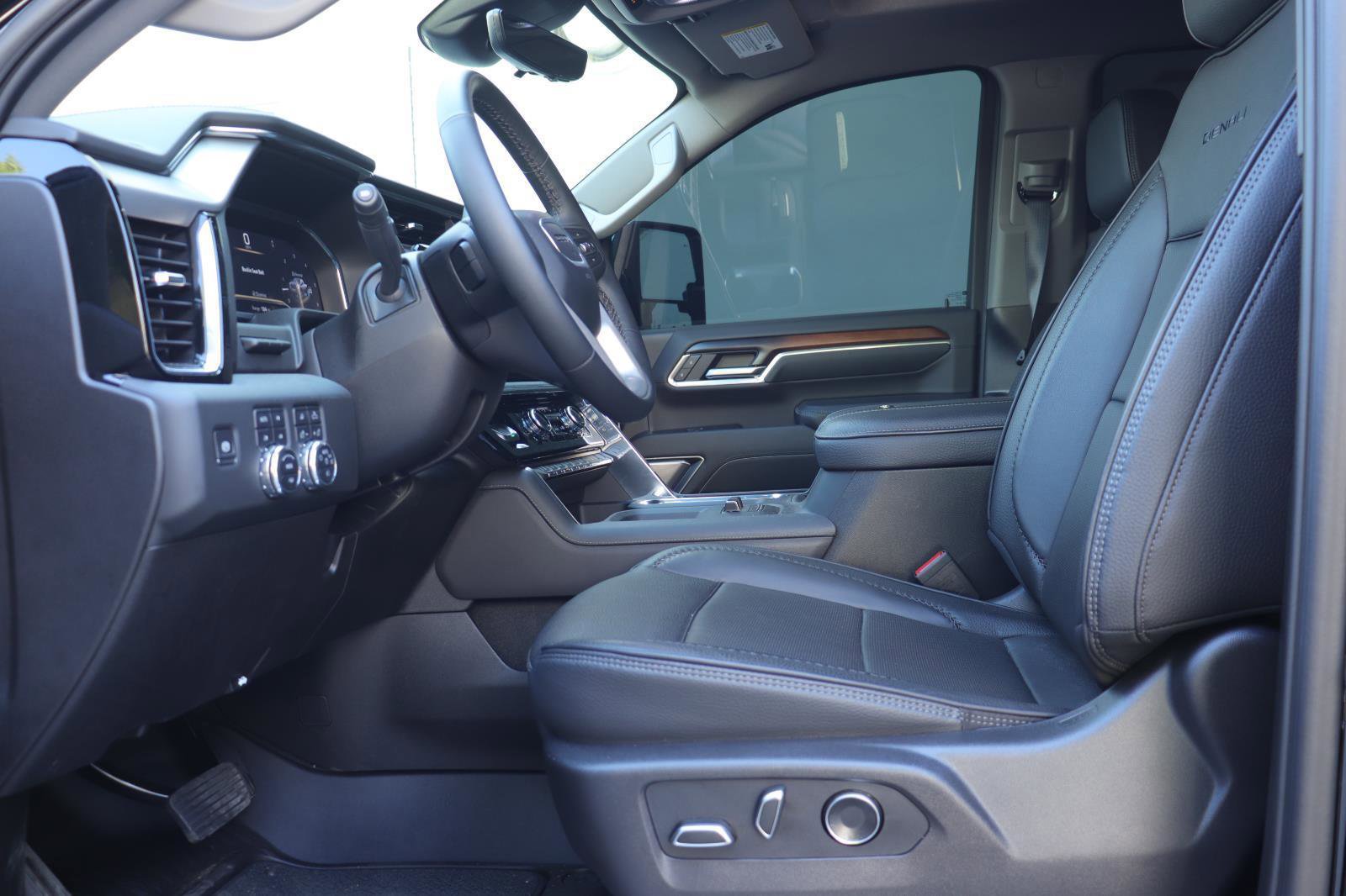 Used 2025 GMC Sierra 2500 Denali w/ Denali Reserve Package image 15