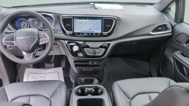 New 2026 Chrysler Voyager LX image 25