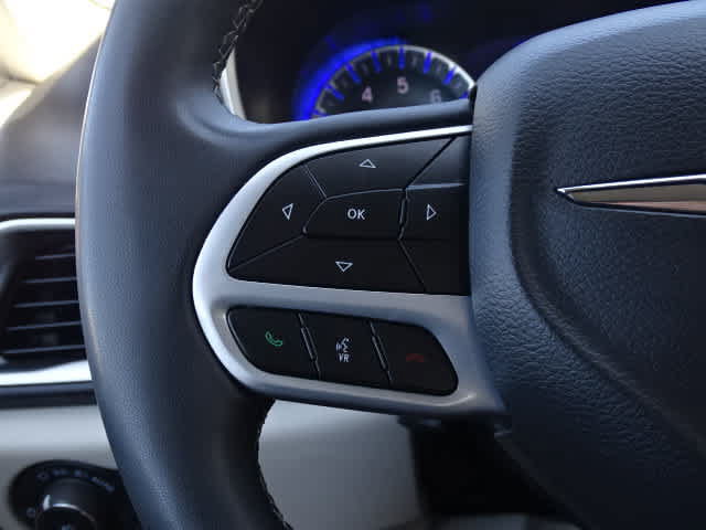 Used 2023 Chrysler Pacifica Touring-L FWD image 36