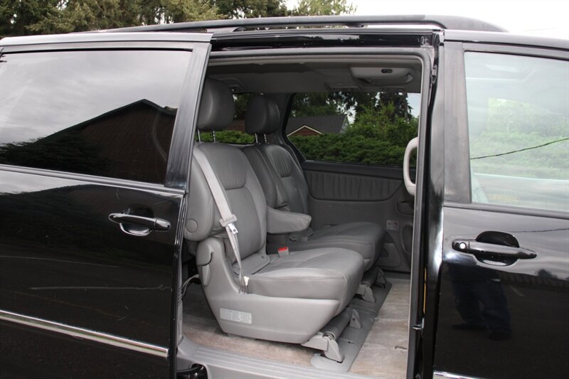 Used 2009 Toyota Sienna XLE Limited AWD/4WD image 15