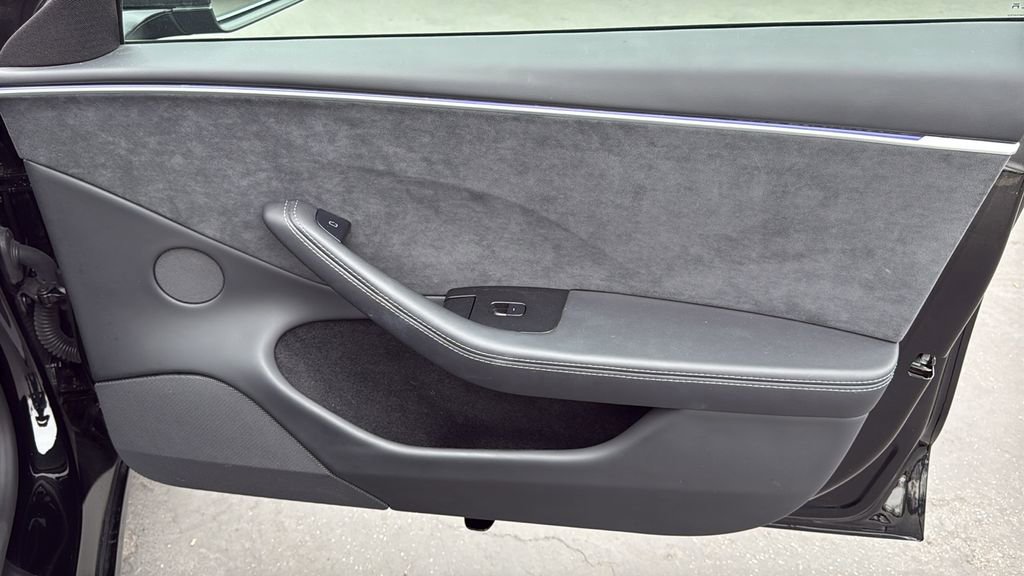 Used 2025 Tesla Model 3 Long Range image 32