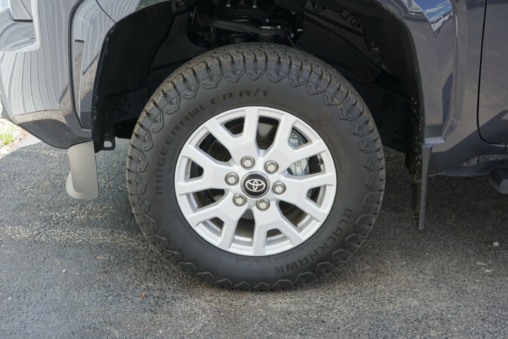 Used 2024 Toyota Tacoma SR5 AWD/4WD image 6