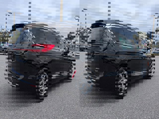 Used 2022 Chrysler Pacifica Limited image 5