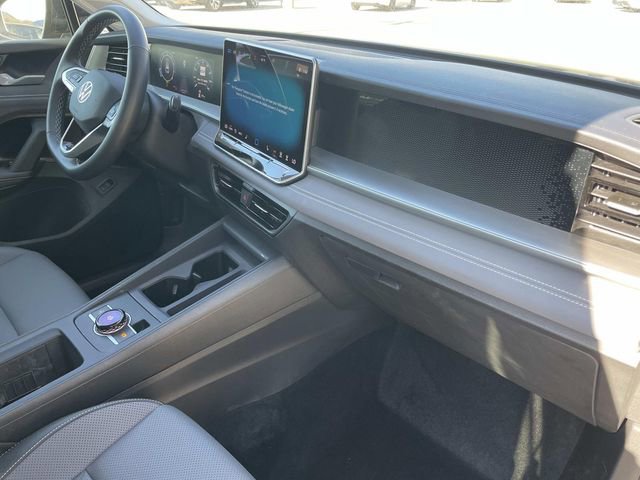 Used 2025 Volkswagen Tiguan SE image 29