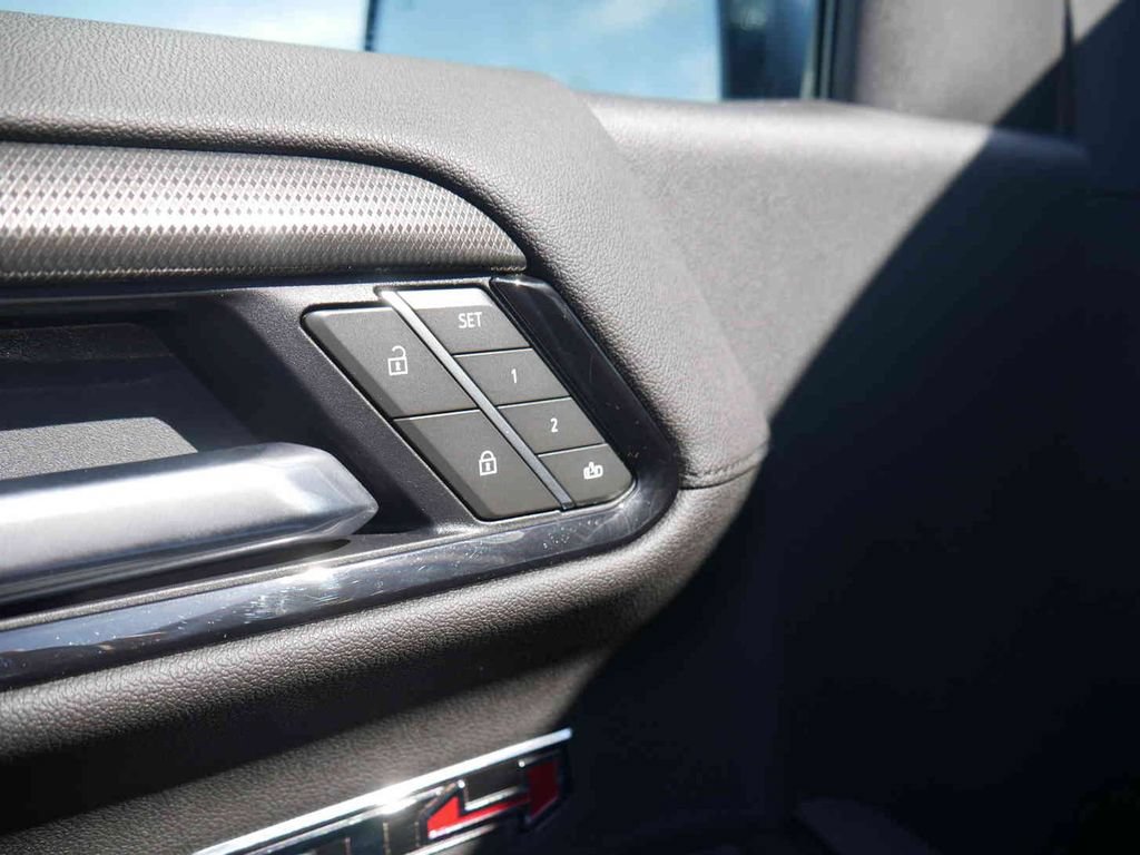 Used 2025 GMC Sierra 1500 AT4 w/ AT4 Premium Package AWD/4WD image 30