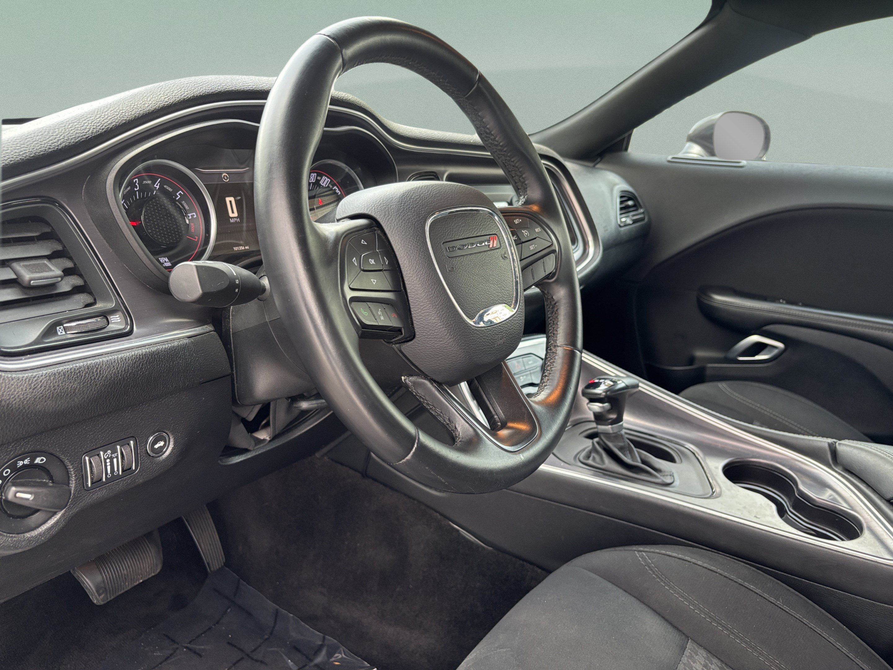 Used 2016 Dodge Challenger SXT RWD image 28