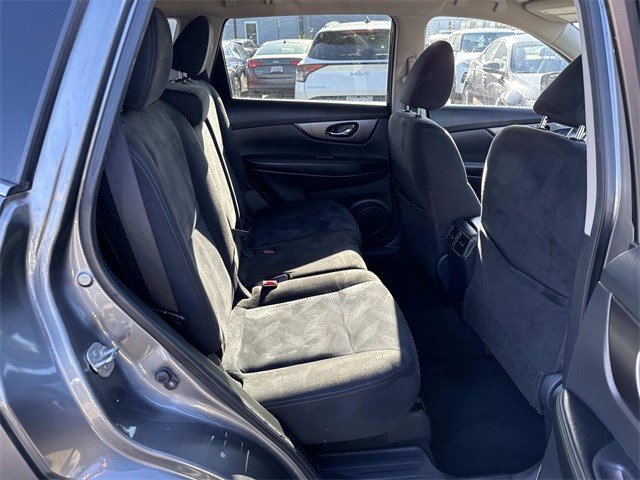 Used 2015 Nissan Rogue SV image 11