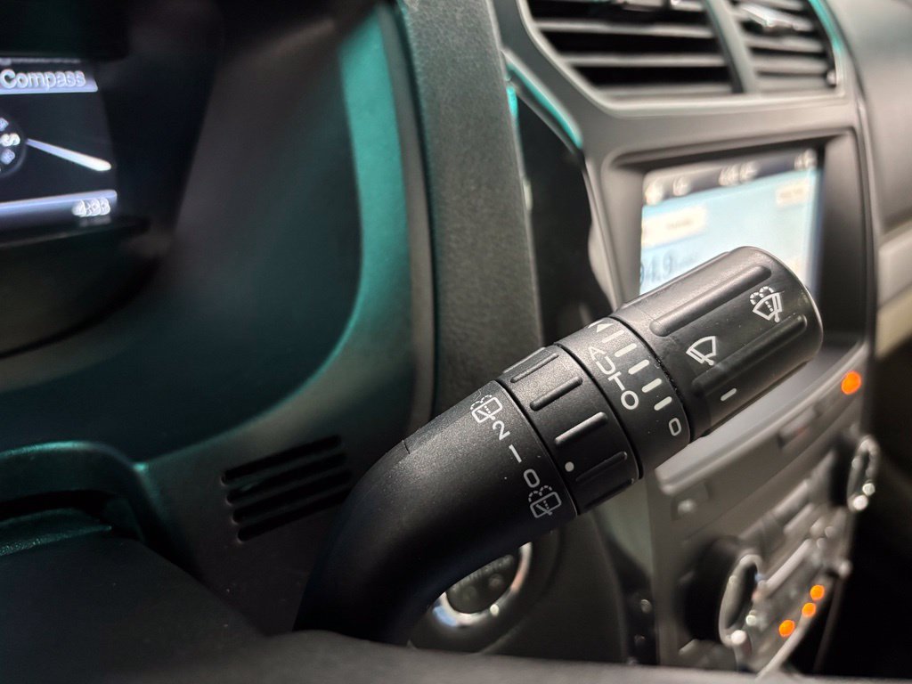 Used 2018 Ford Explorer XLT w/ Equipment Group 202A AWD/4WD image 21