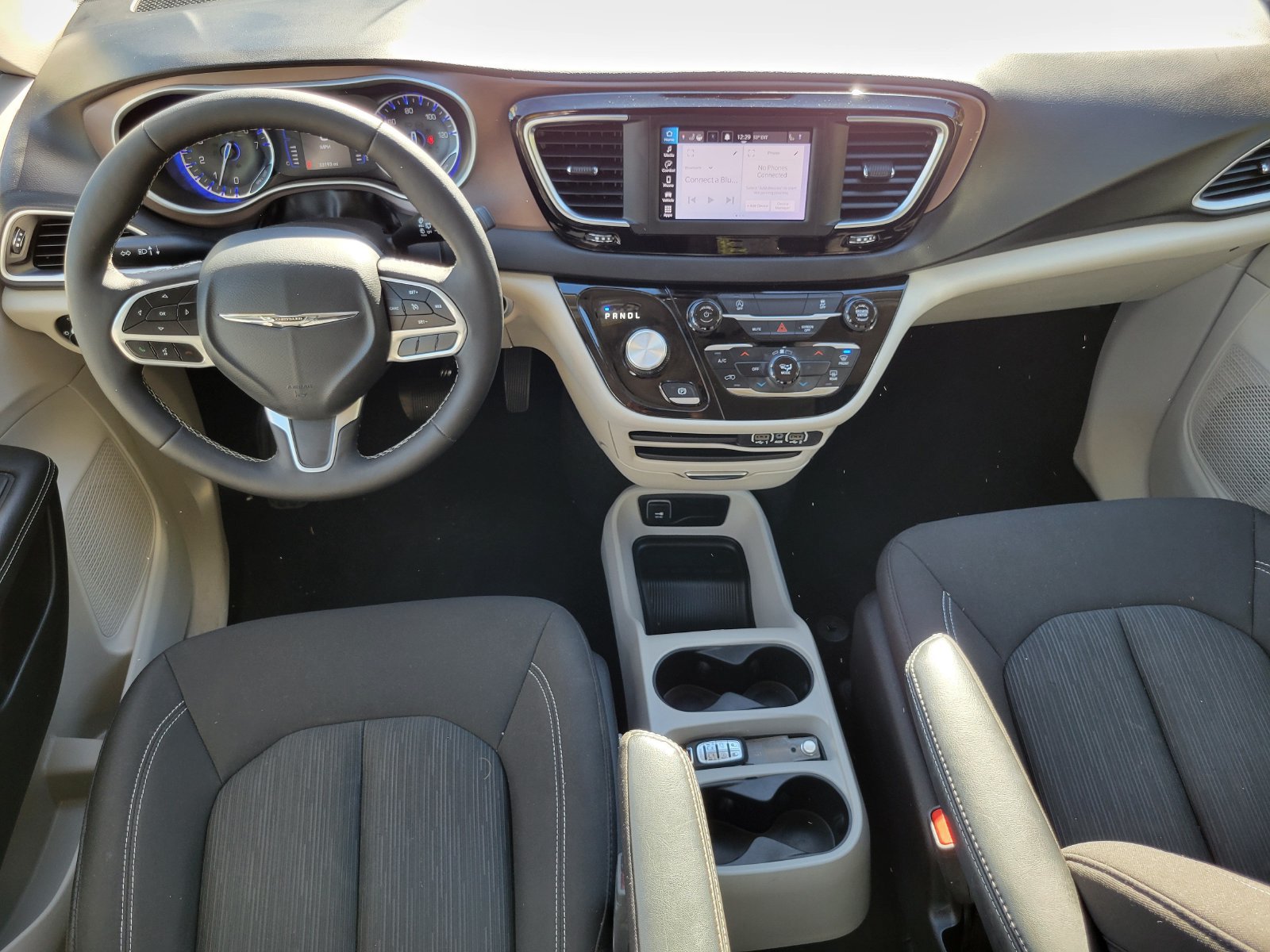 Used 2024 Chrysler Voyager LX FWD image 25