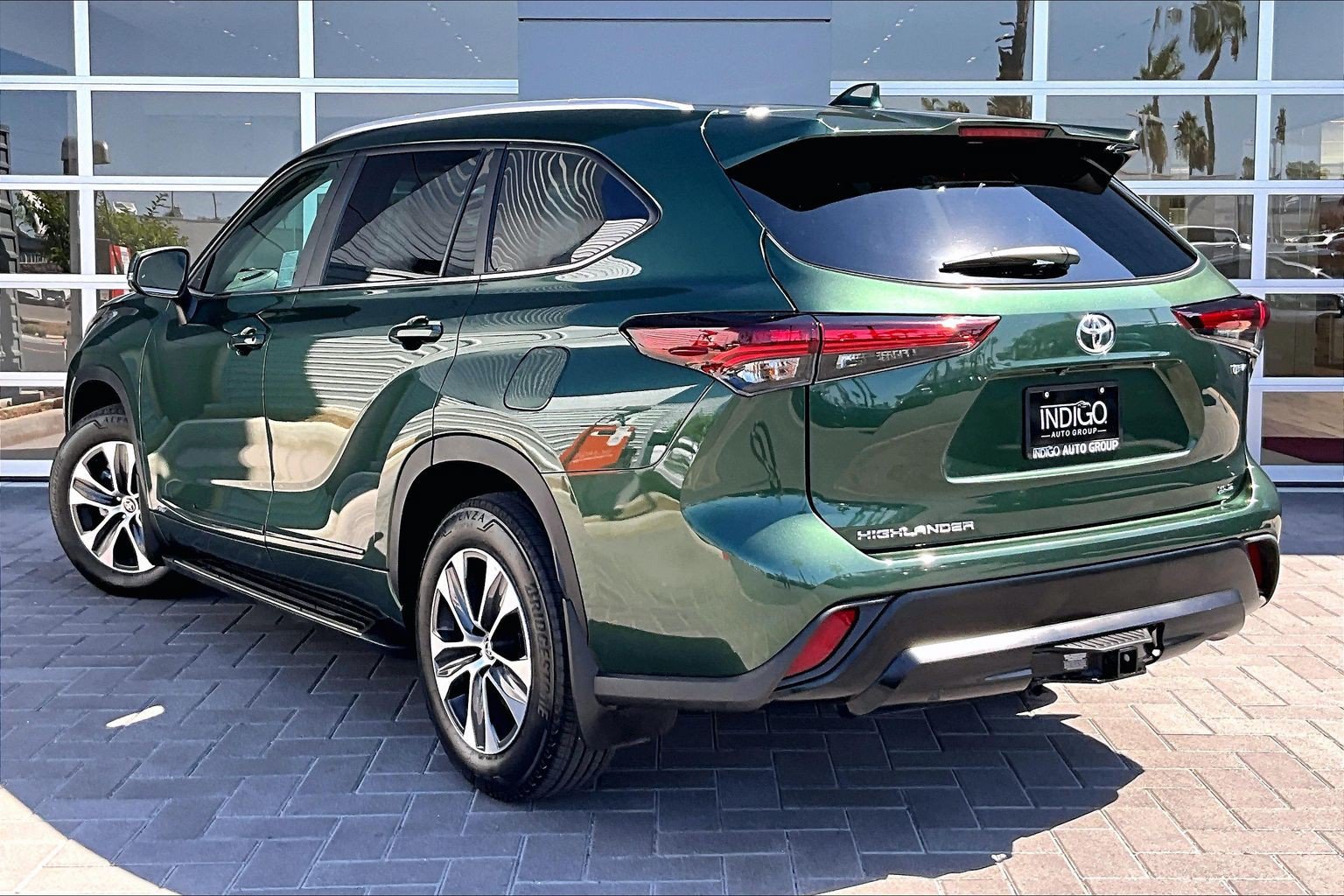 Used 2025 Toyota Highlander XLE AWD/4WD image 12