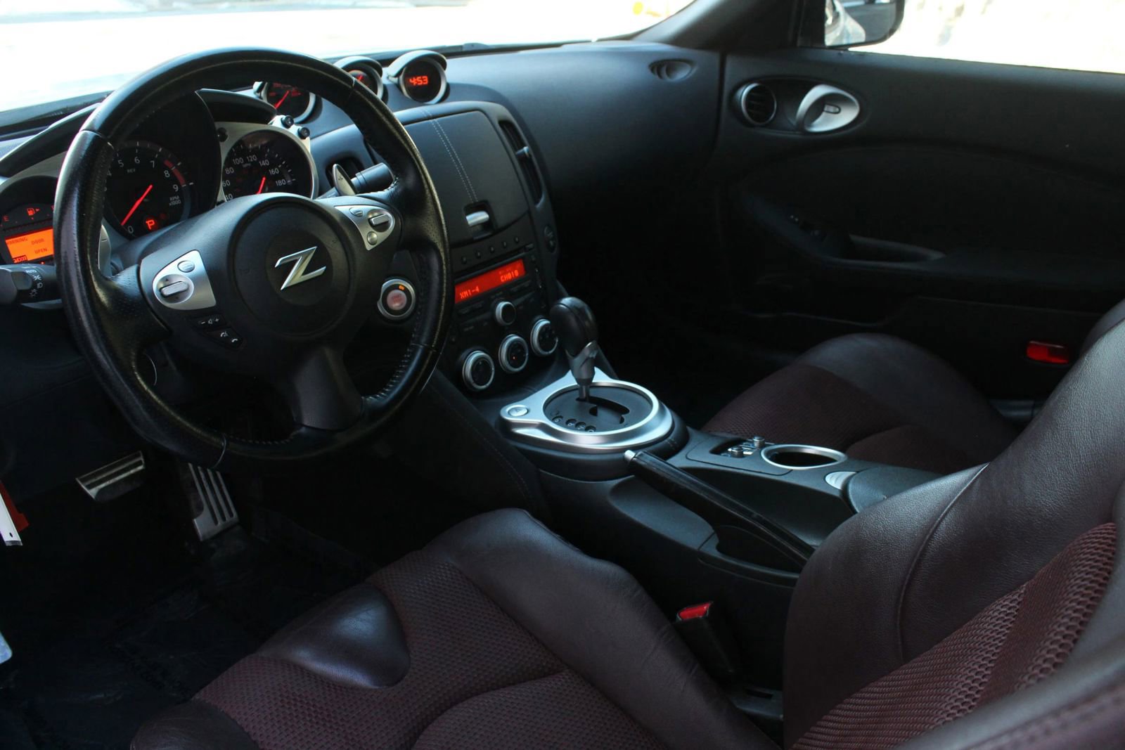 Used 2014 Nissan 370Z Touring RWD image 15