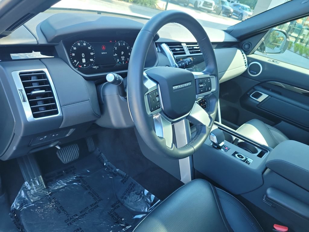 Certified 2025 Land Rover Discovery S AWD/4WD image 25
