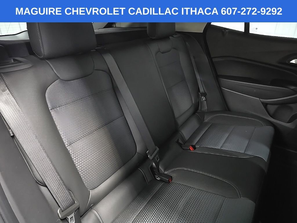 Used 2024 Chevrolet Trax LT w/ LT Convenience Package FWD image 16