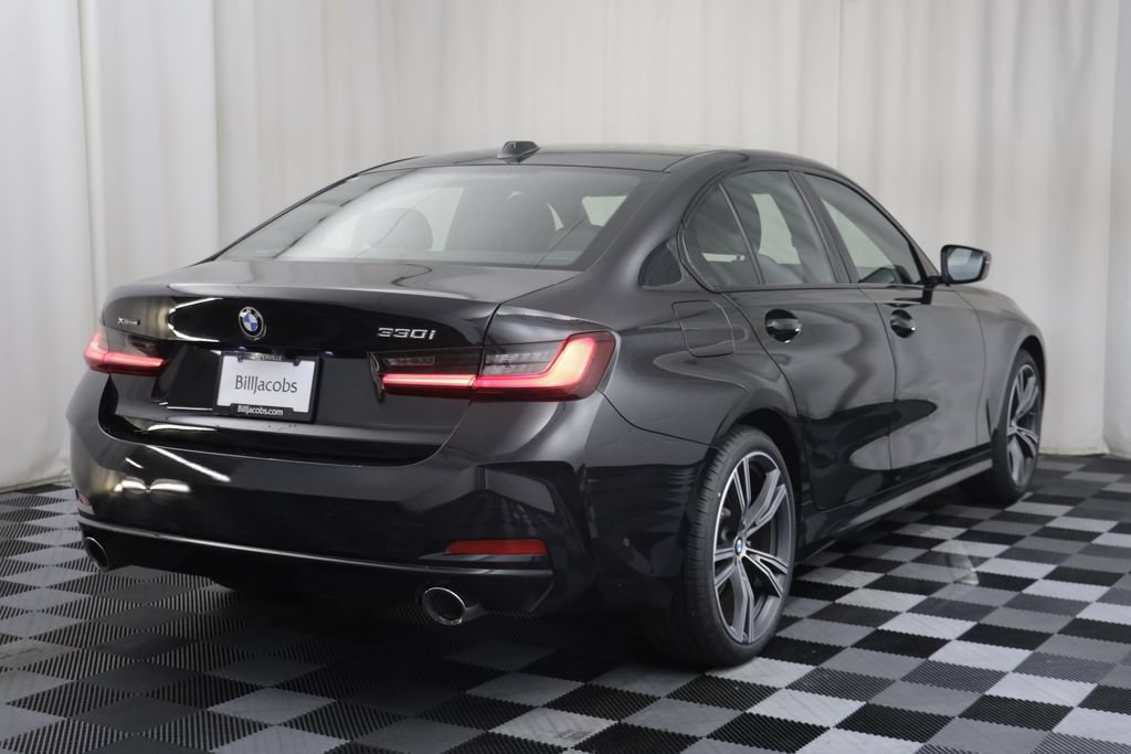 Used 2023 BMW 330i xDrive Sedan w/ Premium Package AWD/4WD image 17
