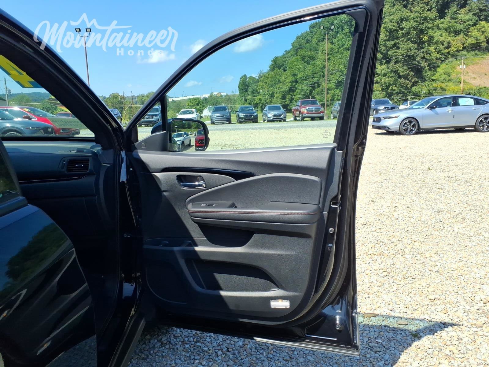 Certified 2024 Honda Ridgeline Black Edition image 17
