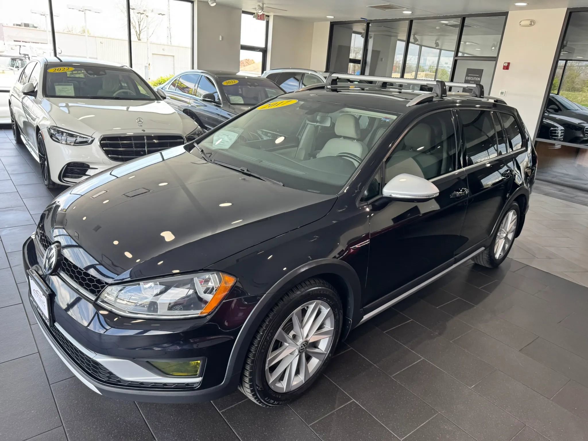 Used 2017 Volkswagen Golf Alltrack SE image 2