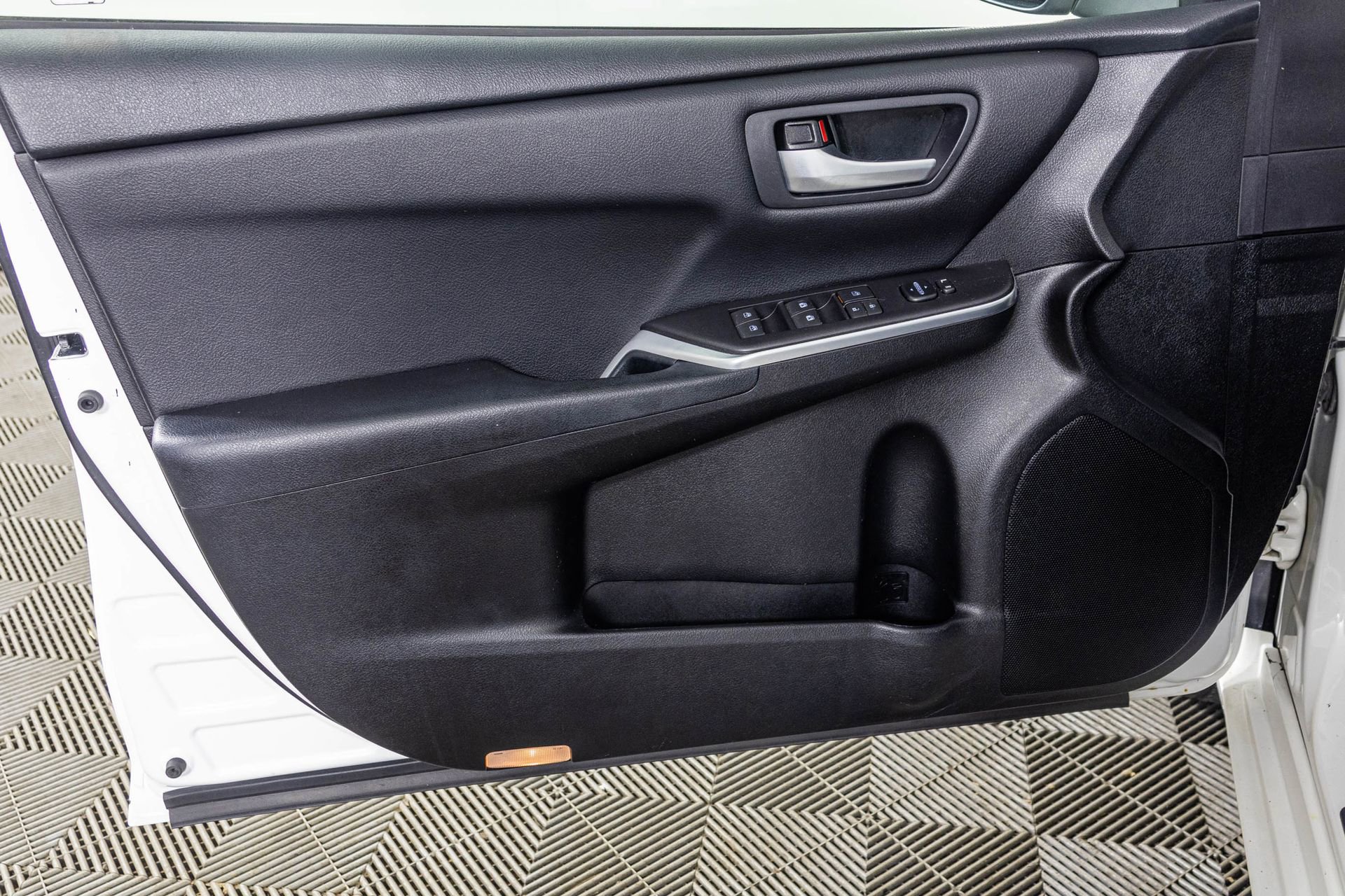 Used 2017 Toyota Camry SE FWD image 30