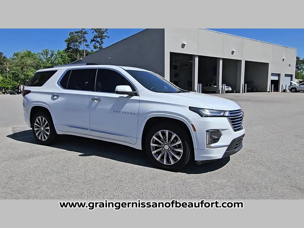 Used 2023 Chevrolet Traverse Premier FWD image 36