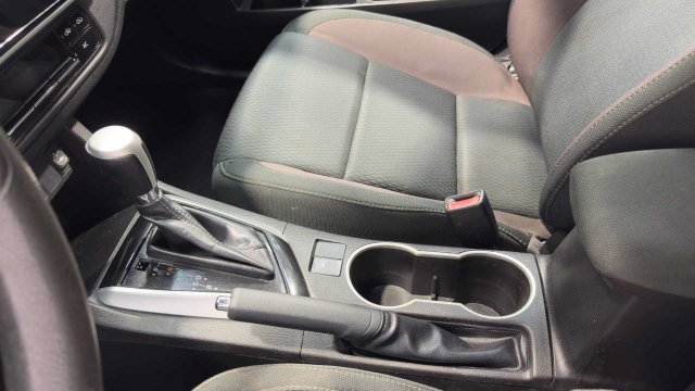 Used 2018 Toyota Corolla LE FWD image 22