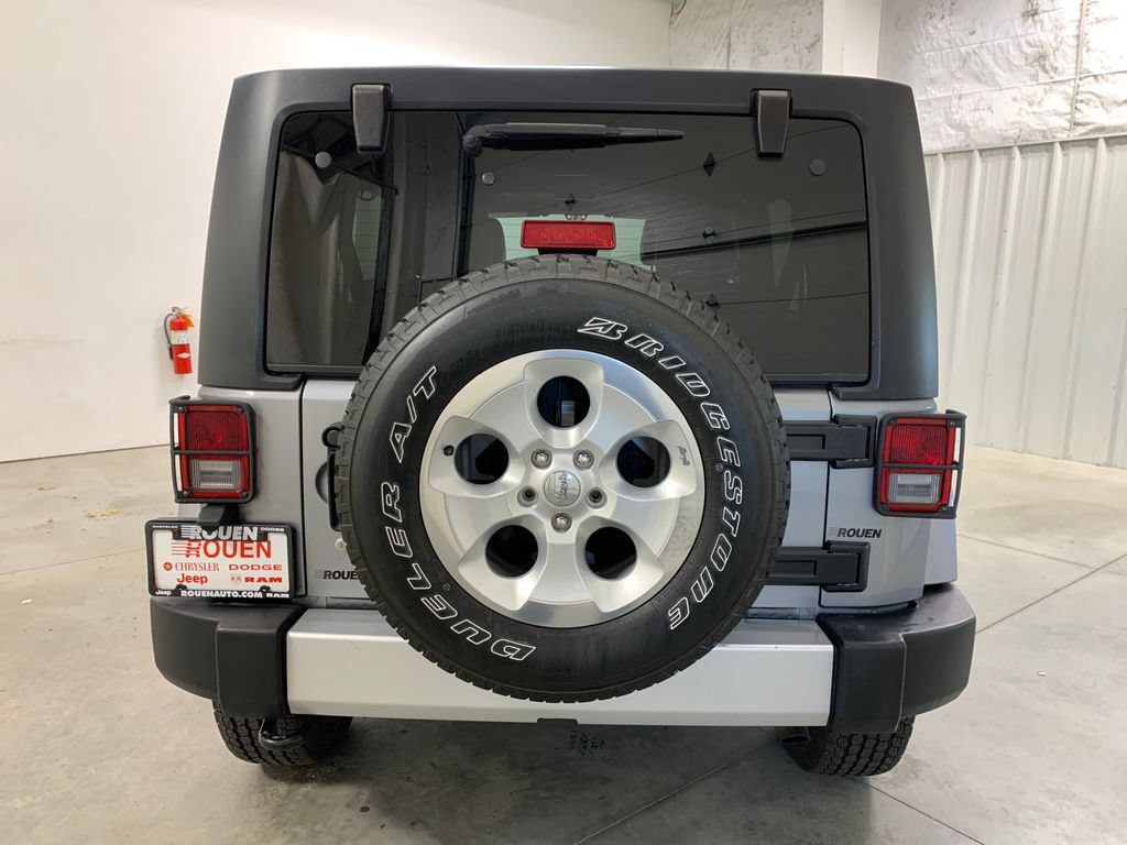 Used 2015 Jeep Wrangler Unlimited Sahara w/ Connectivity Group AWD/4WD image 7