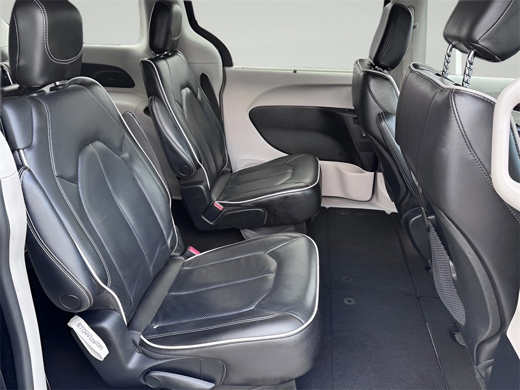 Used 2022 Chrysler Pacifica Limited image 33