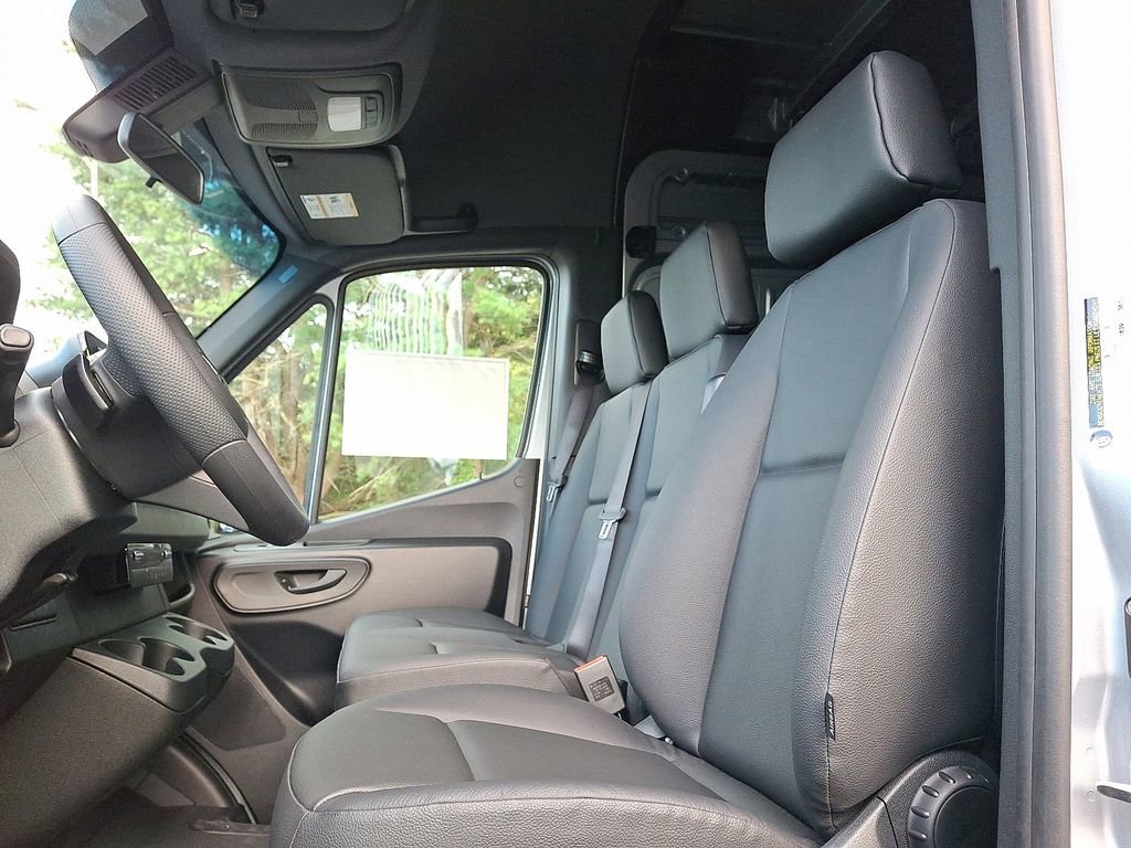 New 2025 Mercedes-Benz Sprinter 2500 image 9