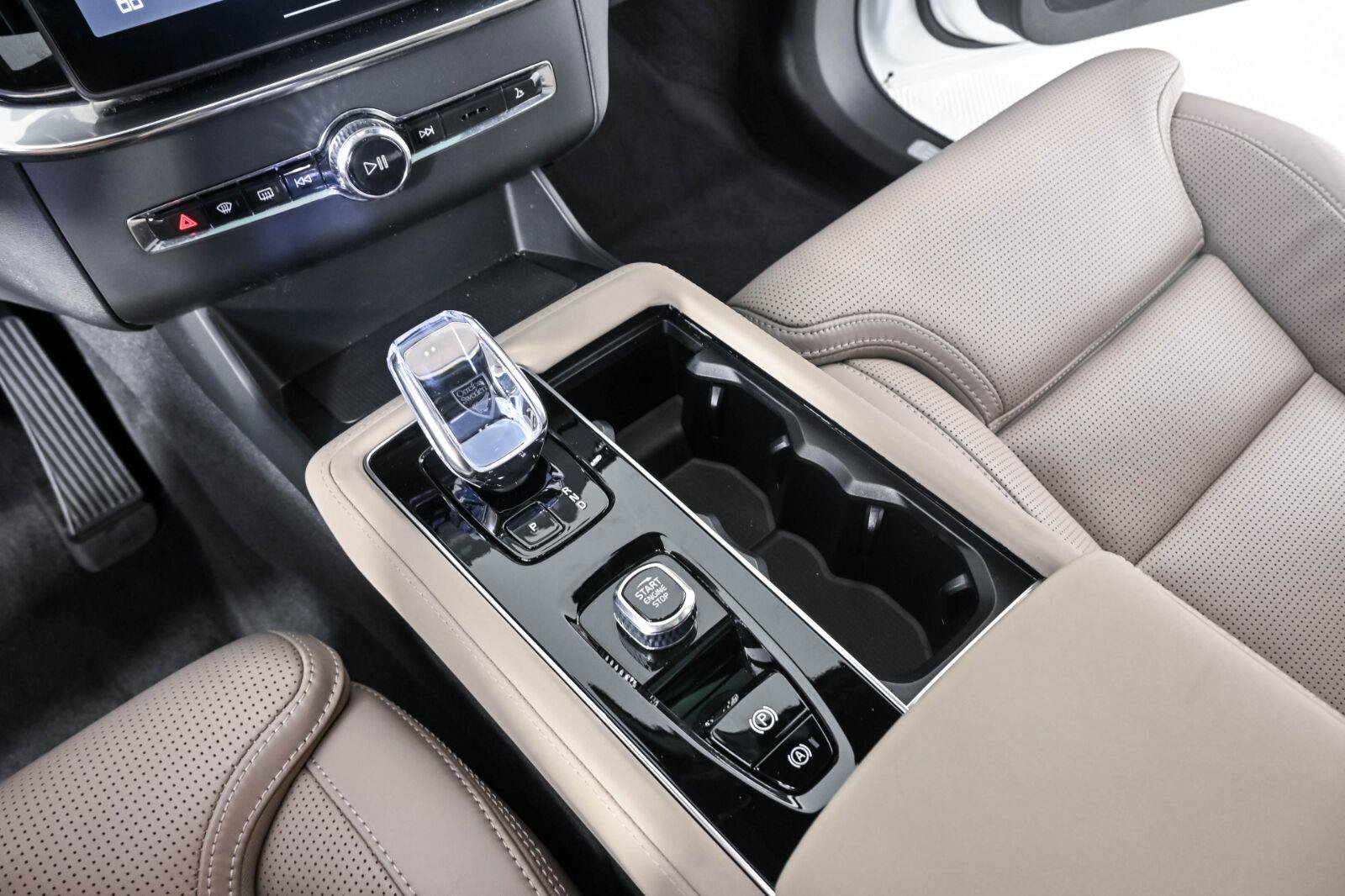 Certified 2026 Volvo XC90 B6 Ultra AWD/4WD image 17