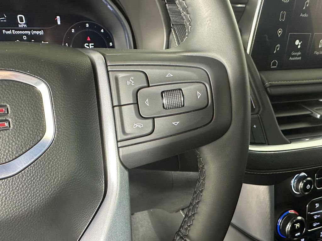 Used 2024 GMC Yukon SLT w/ SLT Luxury Package image 14