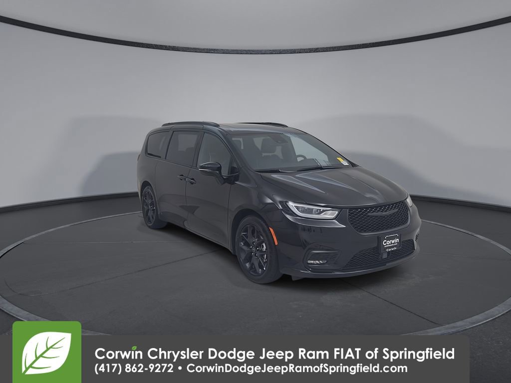 Used 2025 Chrysler Pacifica Limited FWD image 5