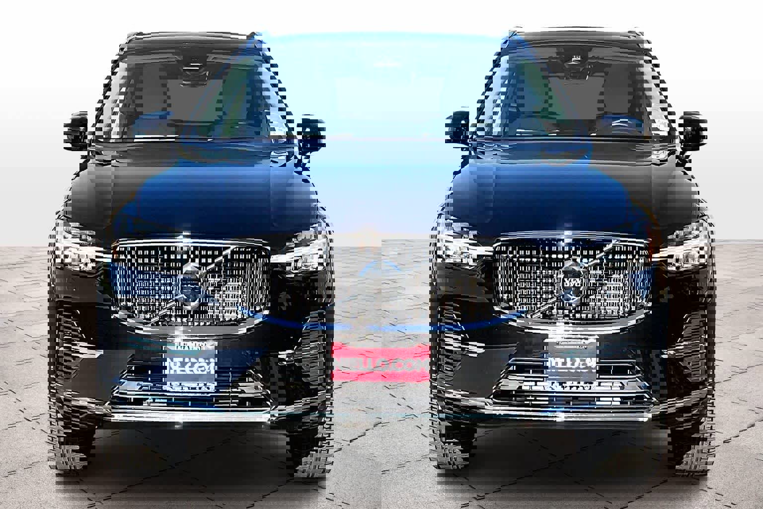 Used 2023 Volvo XC60 T8 Ultimate w/ Climate Package image 3