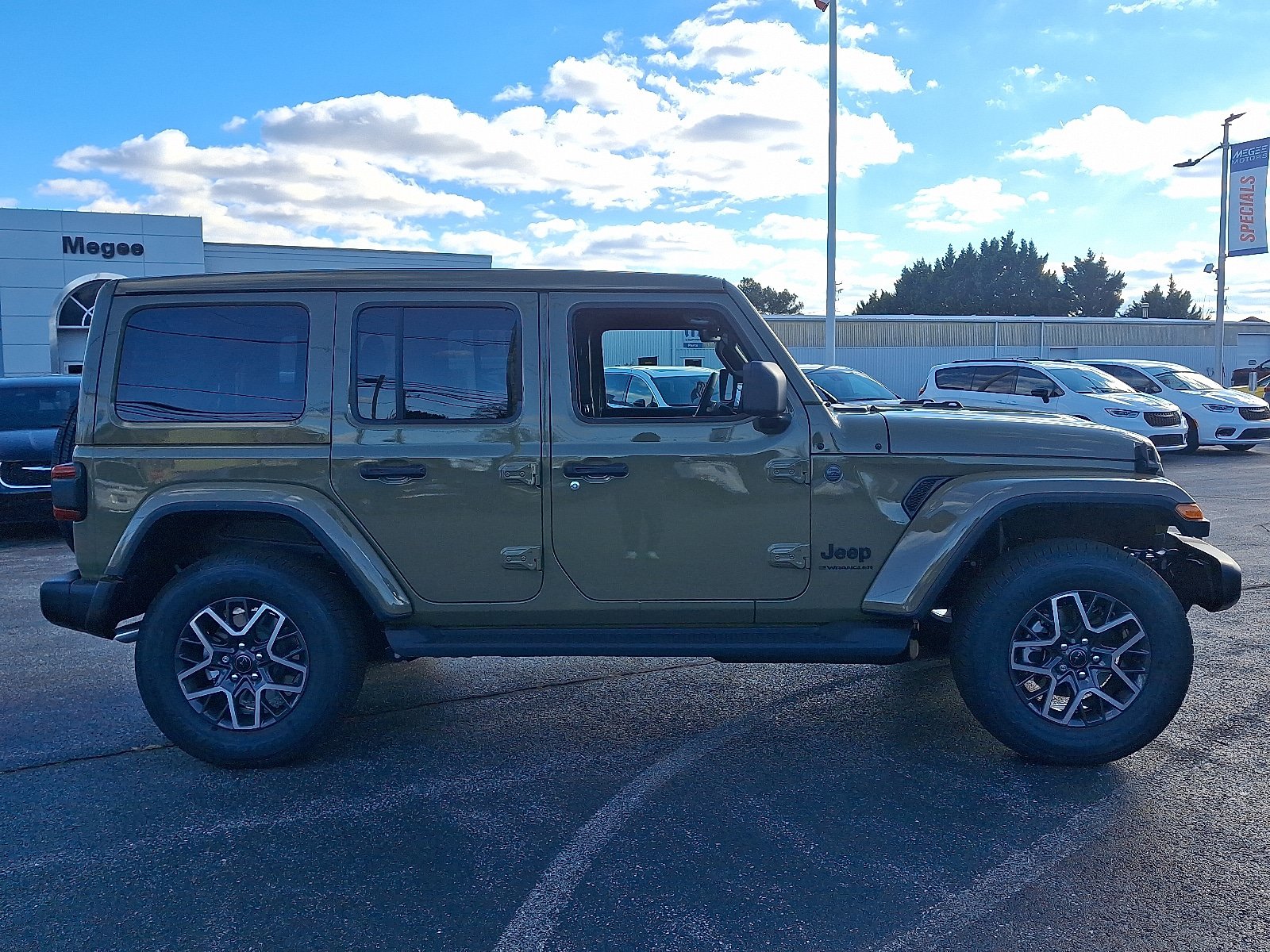 New 2026 Jeep Wrangler Unlimited Sahara AWD/4WD image 7