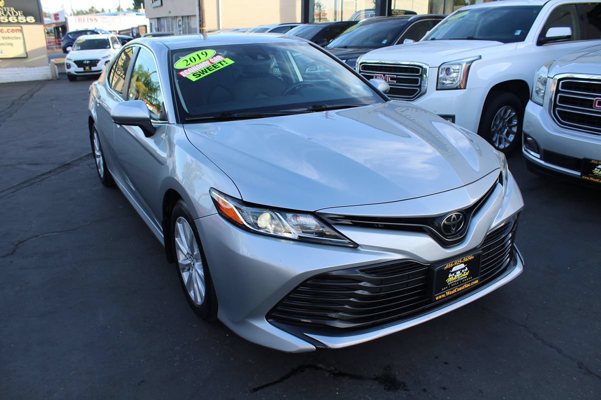 Used 2019 Toyota Camry LE w/ Carpet Mat Package FWD image 8