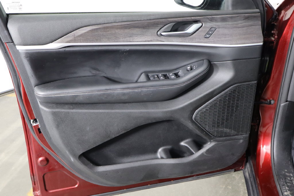 Used 2023 Jeep Grand Cherokee Limited AWD/4WD image 19