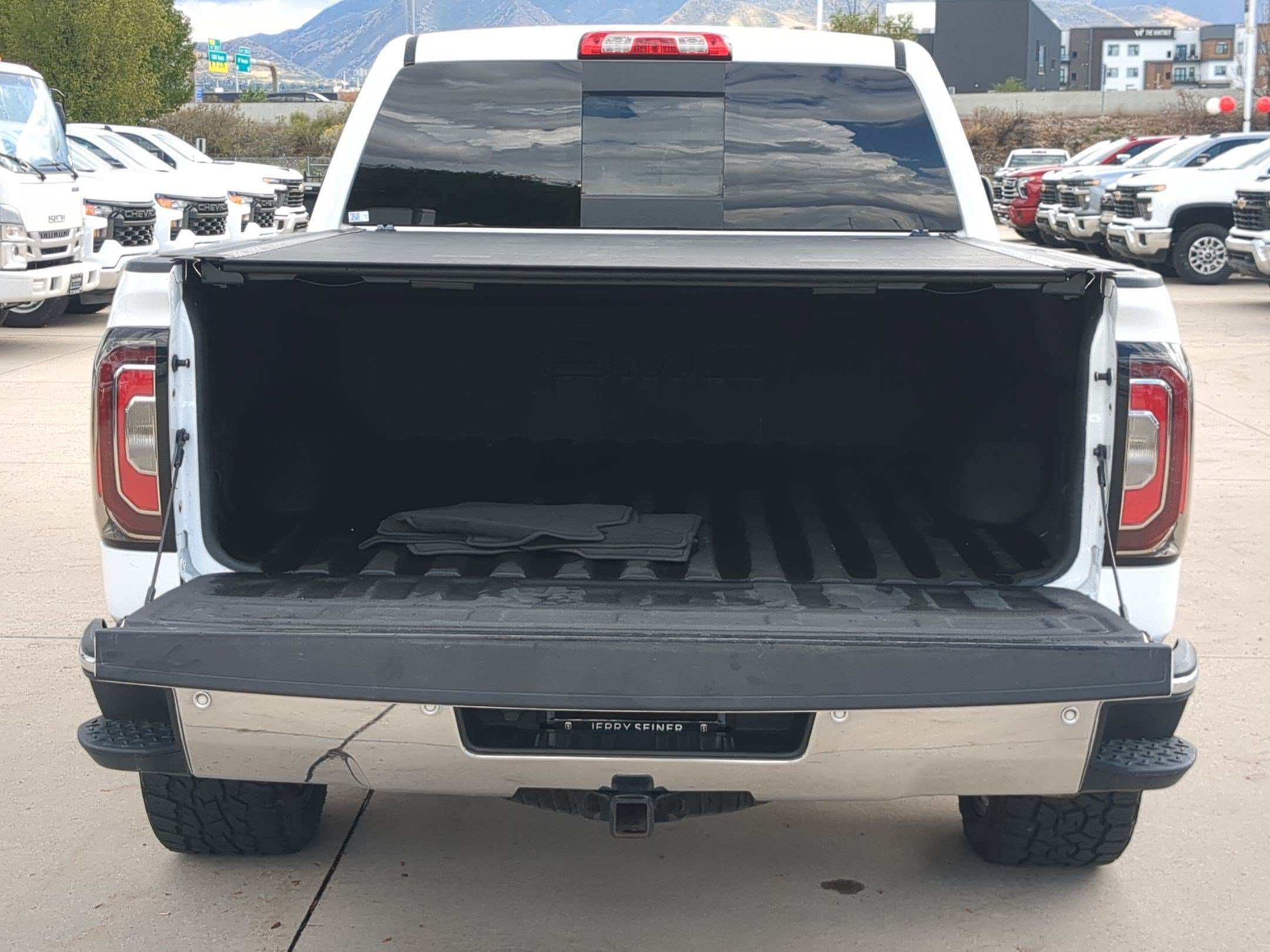 Used 2018 GMC Sierra 1500 SLT w/ SLT Preferred Package AWD/4WD image 32