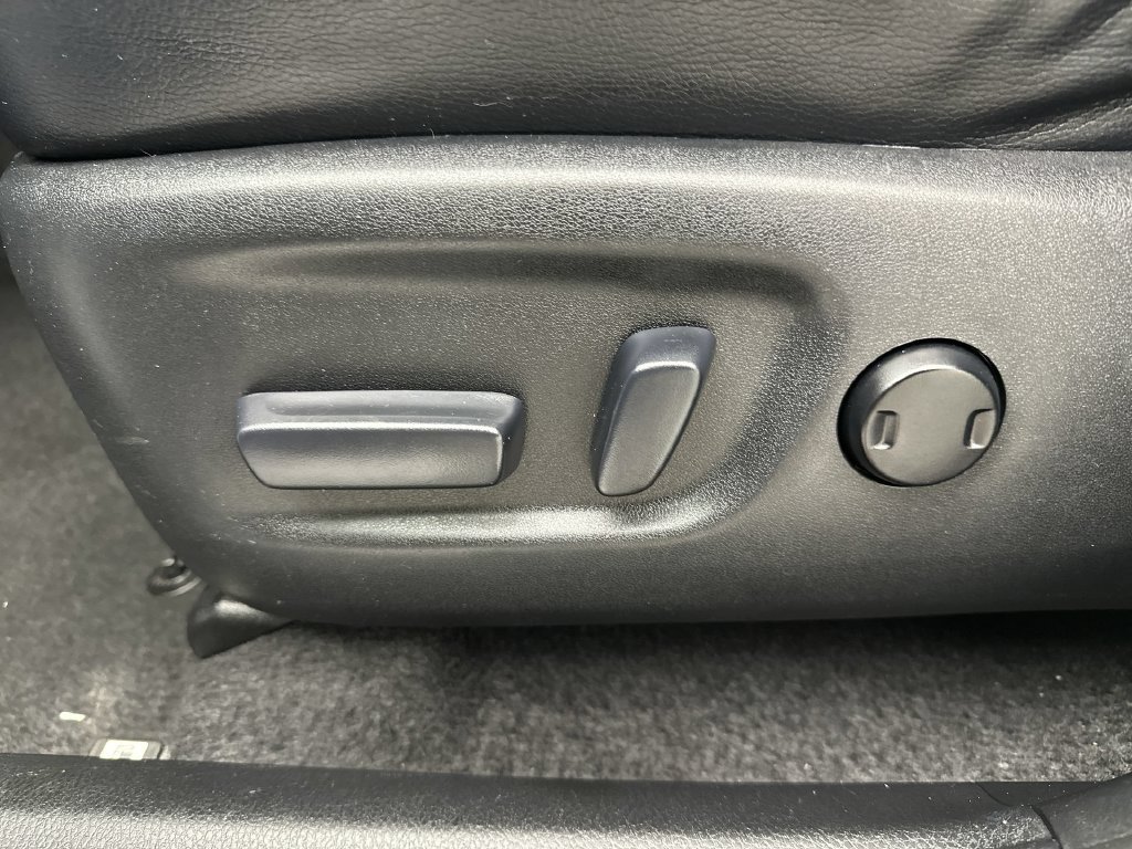 Used 2013 Toyota RAV4 Limited AWD/4WD image 12