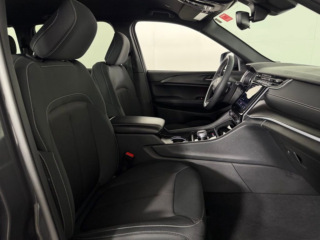 Certified 2024 Jeep Grand Cherokee Laredo image 29