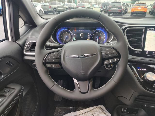 New 2026 Chrysler Pacifica Select FWD image 13