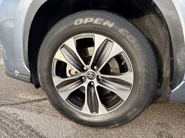 Used 2022 Toyota Highlander XLE image 10