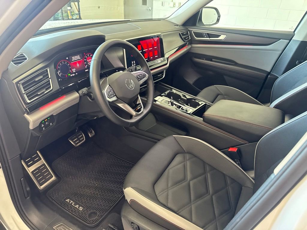 Certified 2025 Volkswagen Atlas Peak Edition SE AWD/4WD image 25
