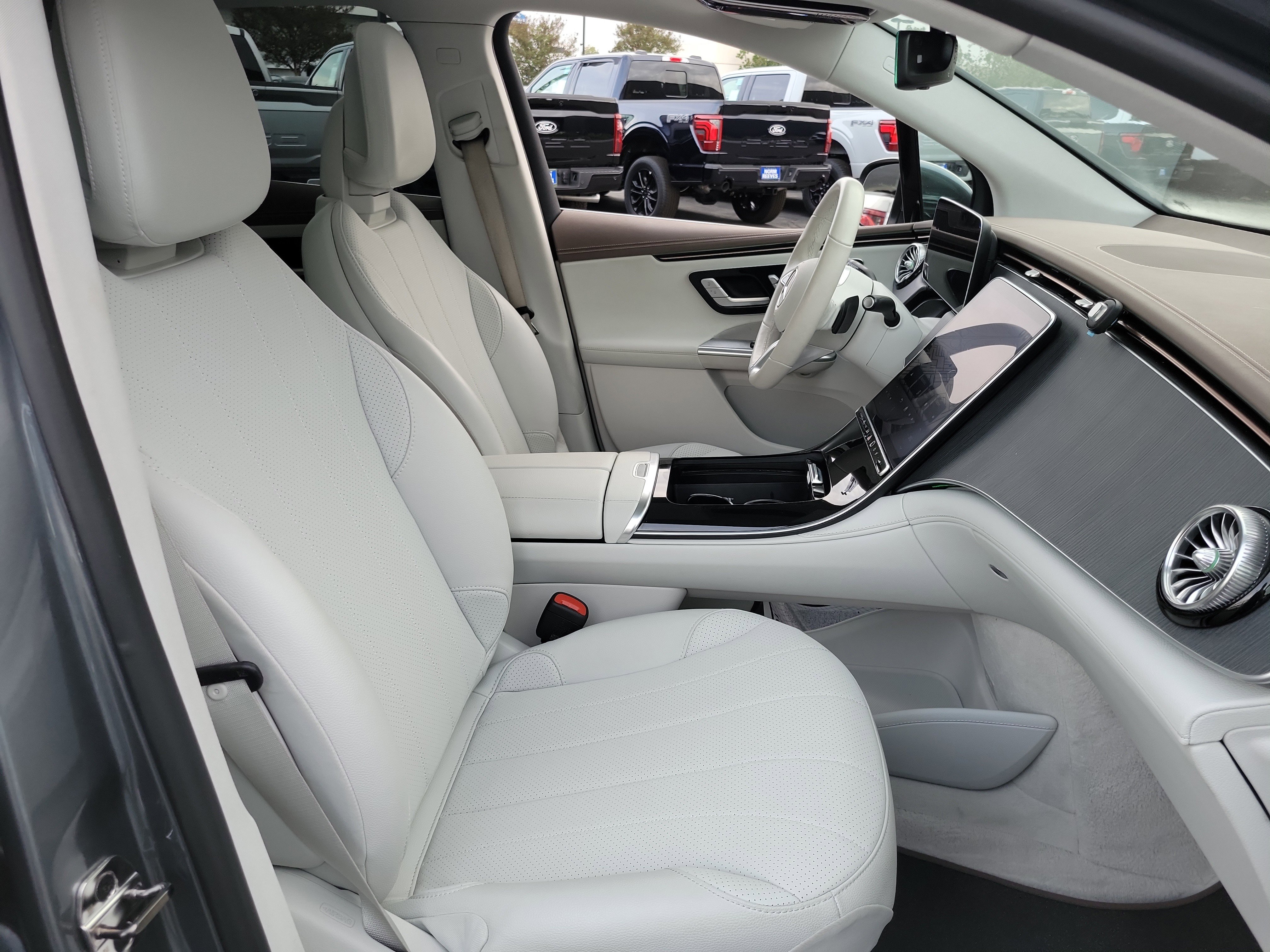 Used 2023 Mercedes-Benz EQE 350+ 4MATIC SUV w/ AMG Line Exterior Package image 23