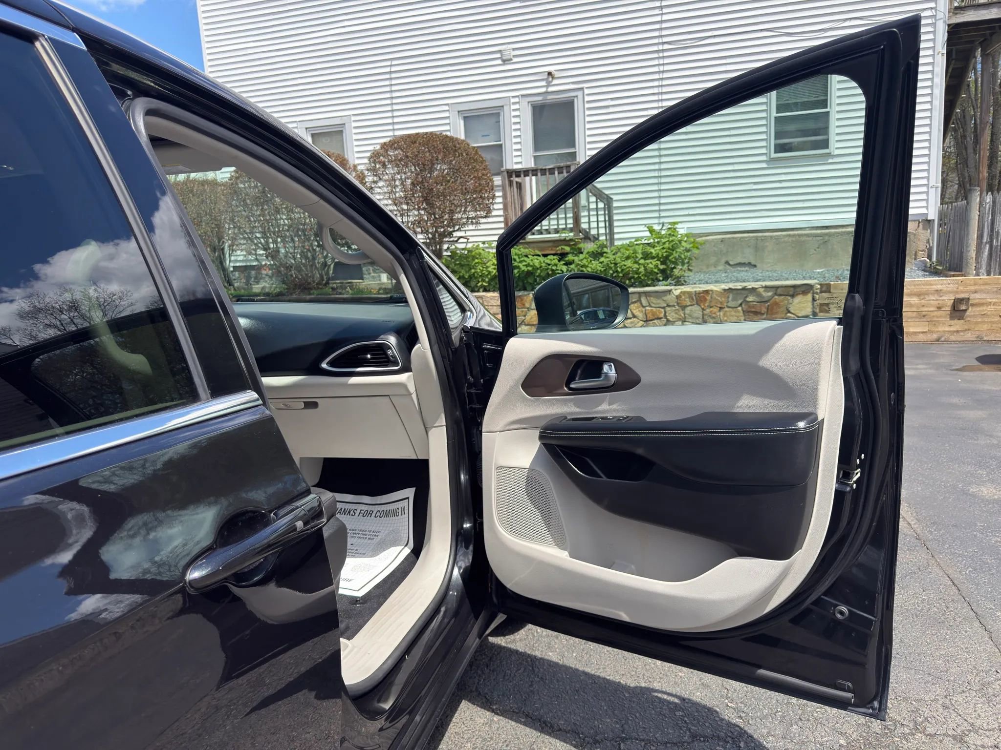 Used 2022 Chrysler Voyager LX FWD image 19