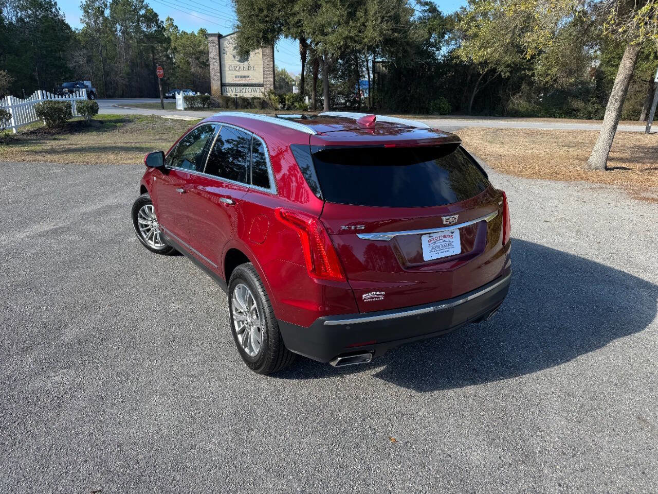 Used 2017 Cadillac XT5 Luxury w/ Driver Awareness Package image 4