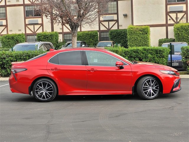 Used 2024 Toyota Camry SE image 4