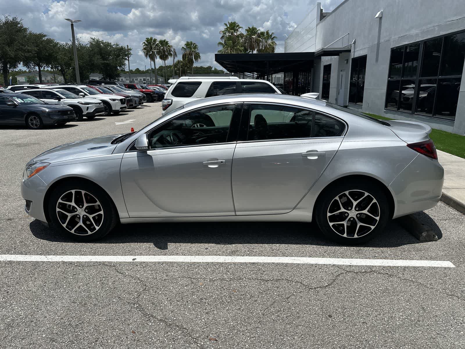 Used 2017 Buick Regal Sport Touring FWD image 5