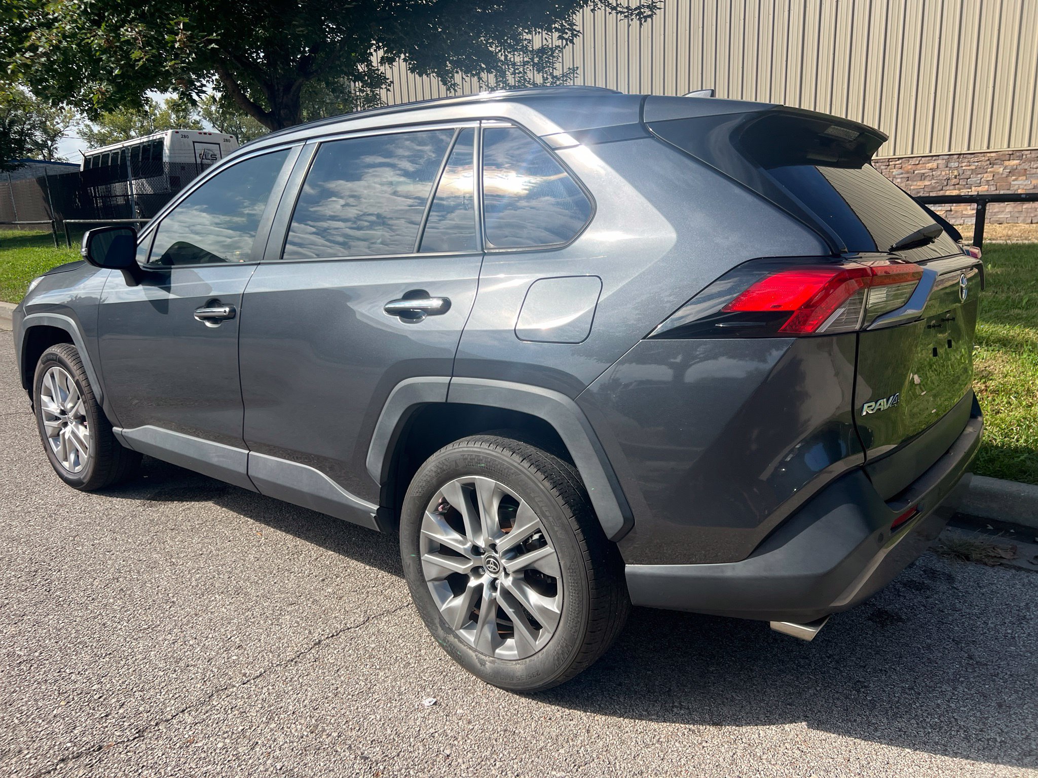 Used 2019 Toyota RAV4 Limited w/ Advanced Technology Package FWD image 7