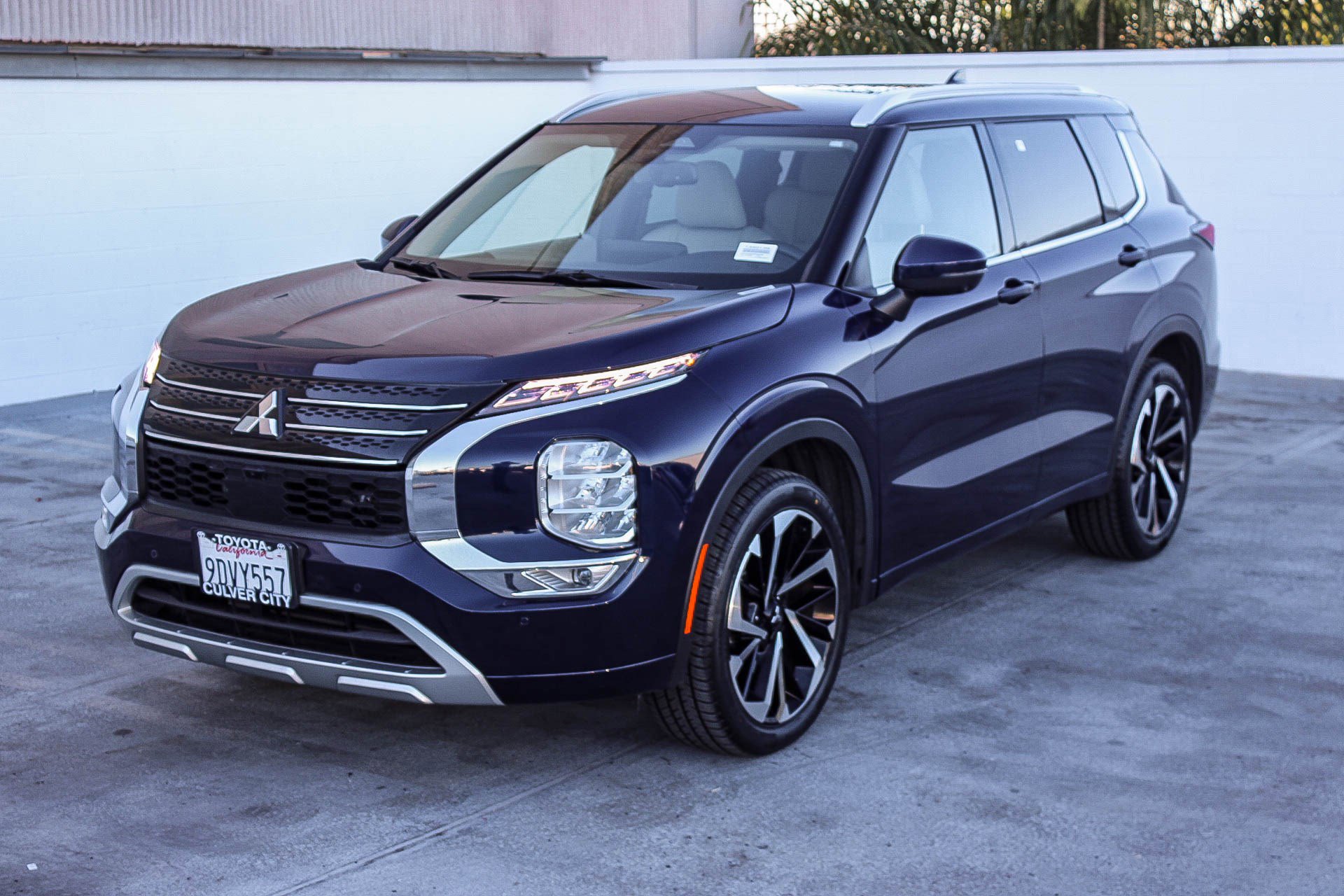 Used 2022 Mitsubishi Outlander SEL image 3