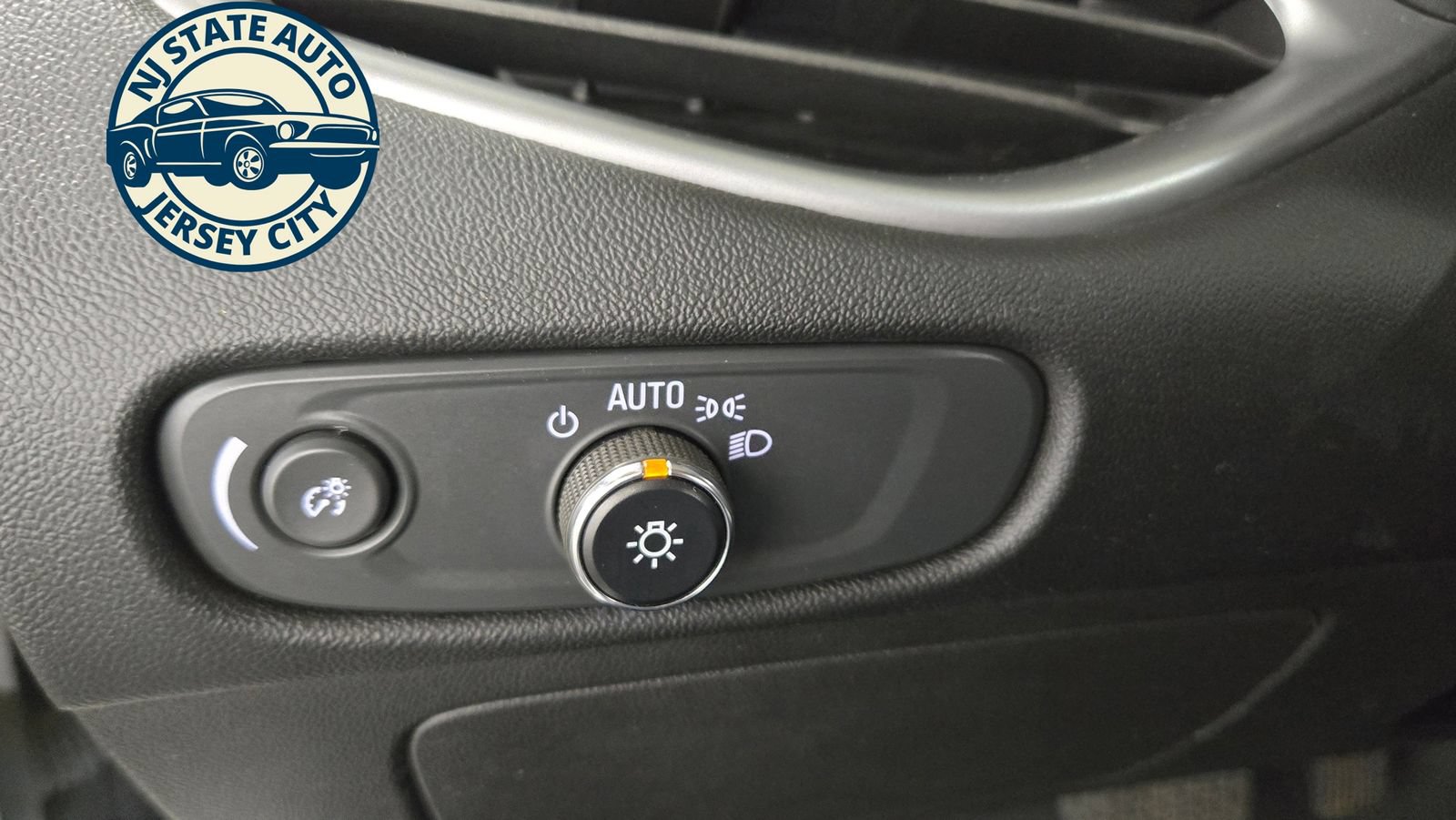 Used 2023 Chevrolet Malibu LT FWD image 21