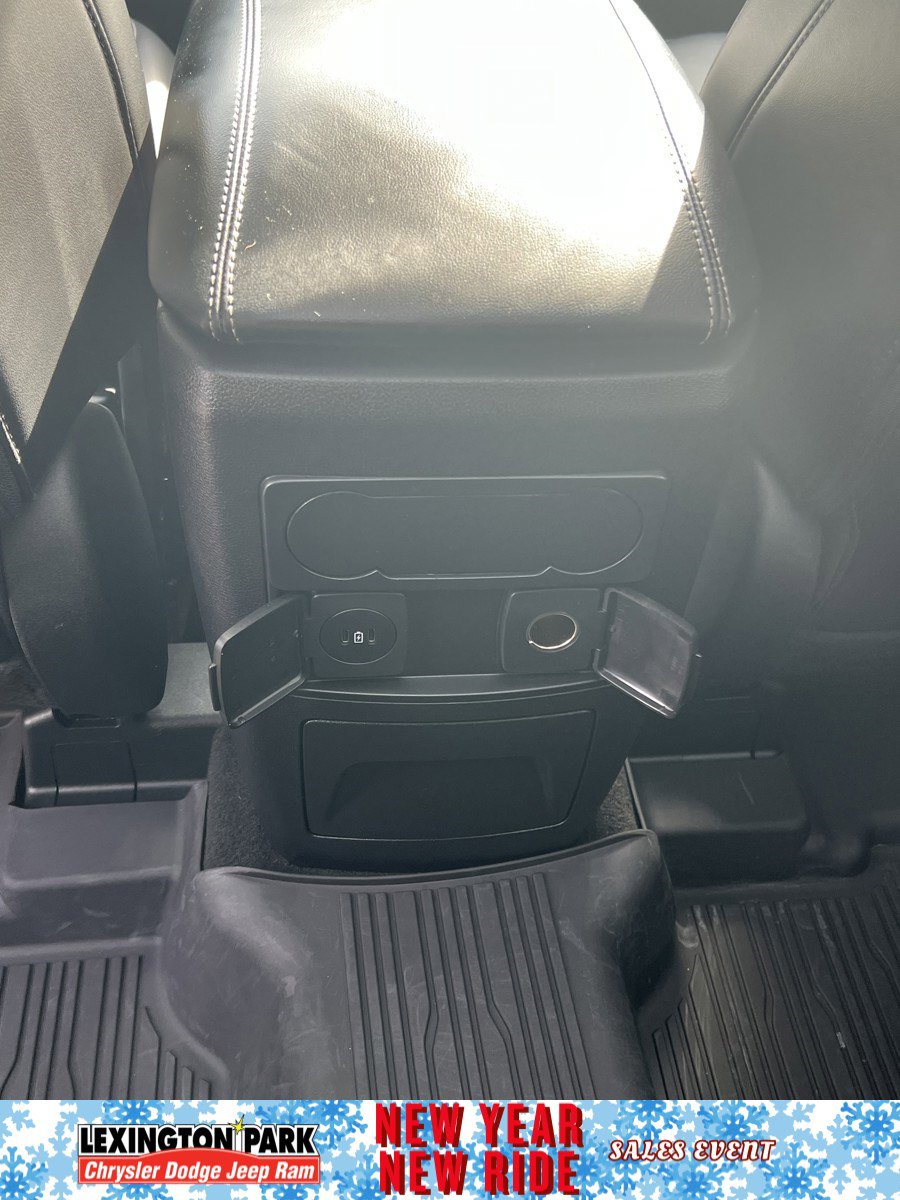 Used 2024 Ford Explorer XLT w/ Equipment Group 202A image 15