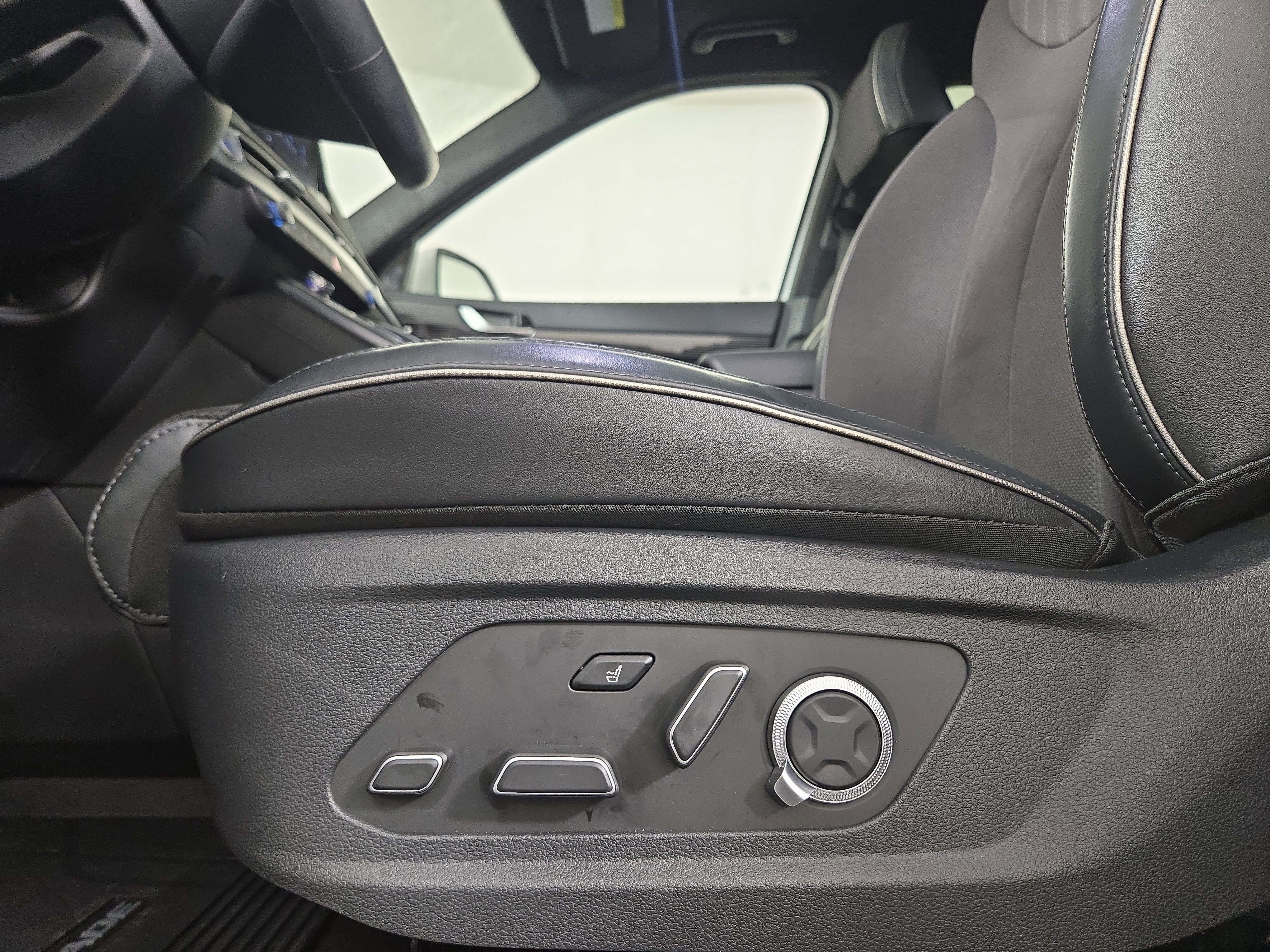 Used 2024 Hyundai Palisade Calligraphy image 31