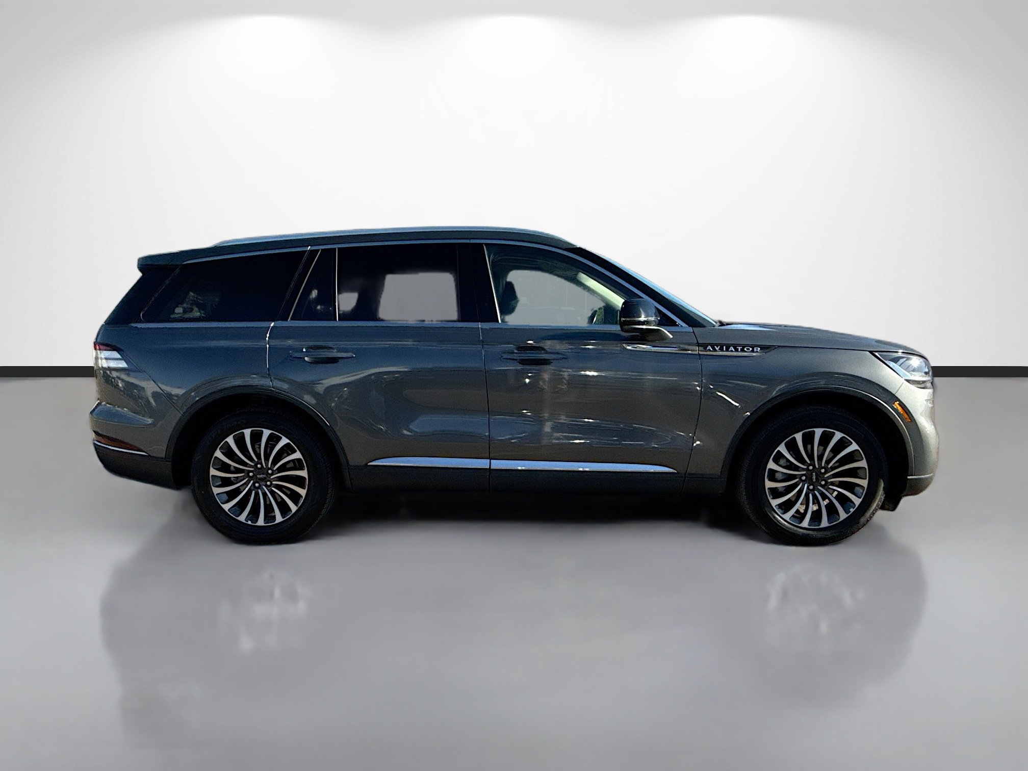 Used 2023 Lincoln Aviator Reserve image 6